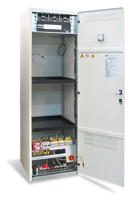 Rectificador industrial en armario con bancada de baterías